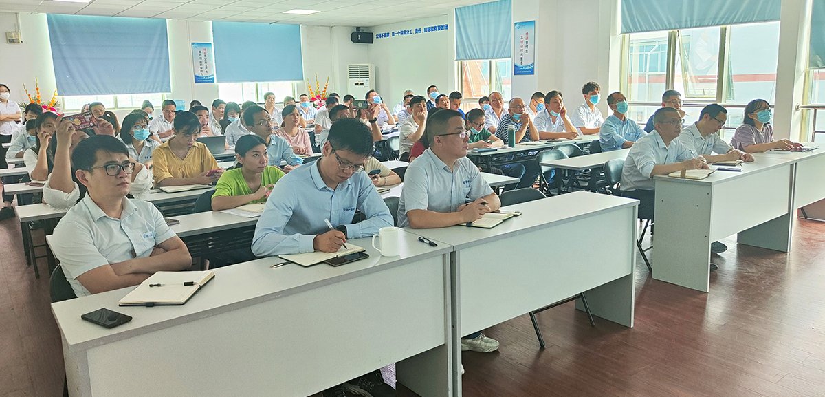 PA旗舰厅新材汽车知识培训会